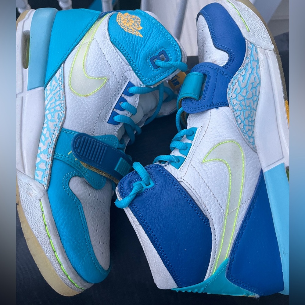 Jordan Legacy 312 size 7 youth